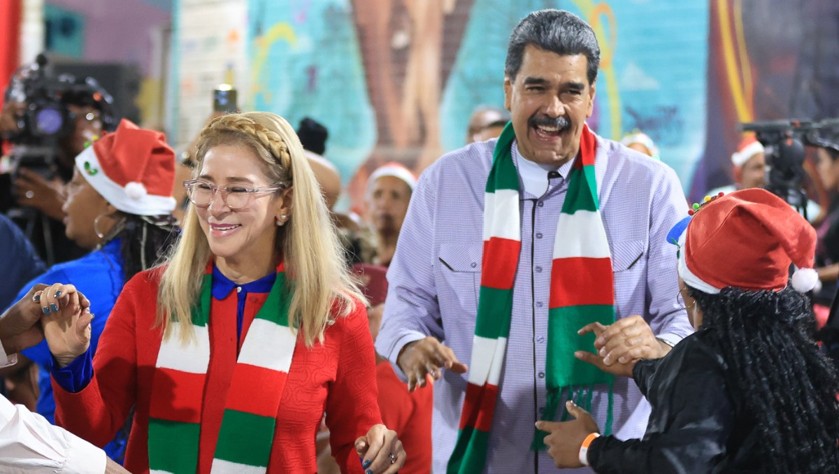 Fotografía de Maduro y Flores capturada durante los festejos decembrinos de 2025 | EFE