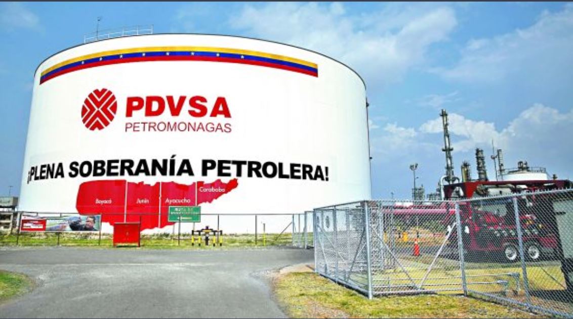 El gobierno de Venezuela tenía gran parte del control de la petrolera PDVSA. | Foto: Carlos García Rawlins/Reuters
