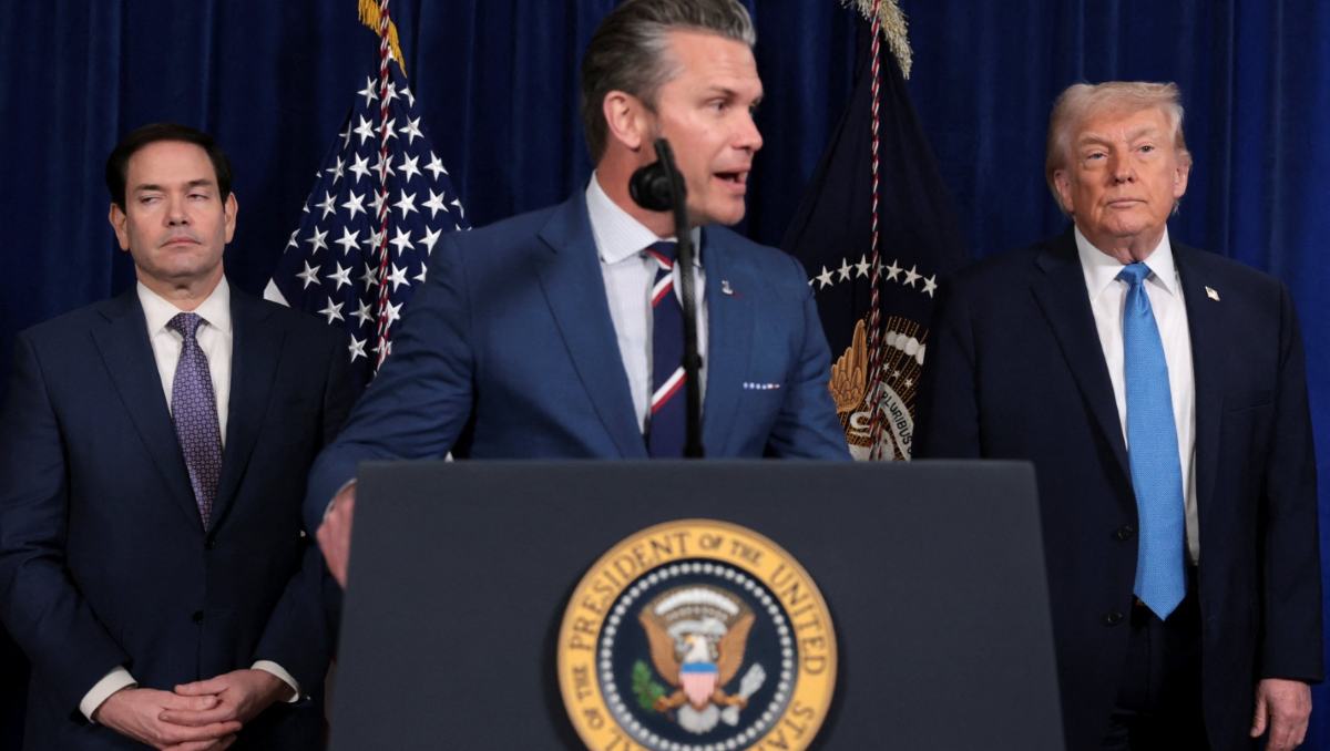 Pete Hegseth habla en rueda de prensa junto a Trump y Rubio tras ataque de EU a Venezuela, según informaron.