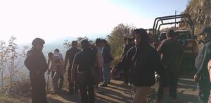 Tras la volcadura se reporto un muerto y un lesionado identificados en lugar de los hechos