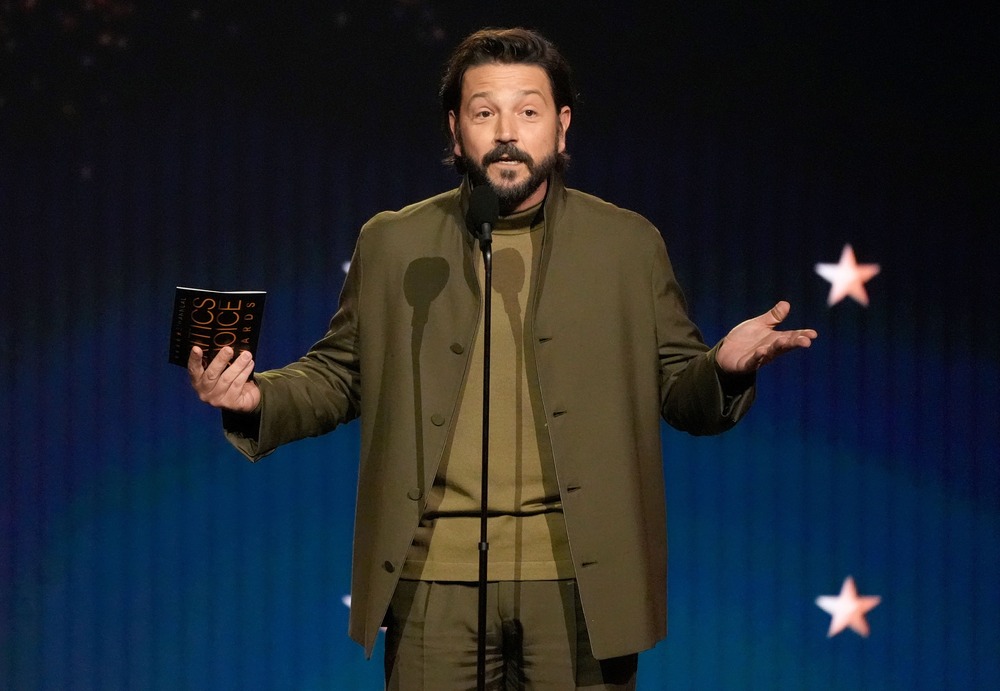El actor entregó el premio a Mejor actriz de comedia. (Foto: AP)