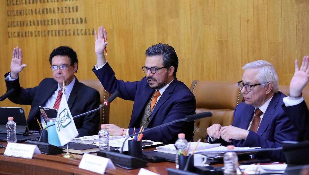 El Consejo Técnico del IMSS, encabezado por Zoé Robledo, aprobó la donación de predios. Foto: (Especial)