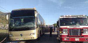 Se registra conato de incendio en camión de pasajeros en Allende