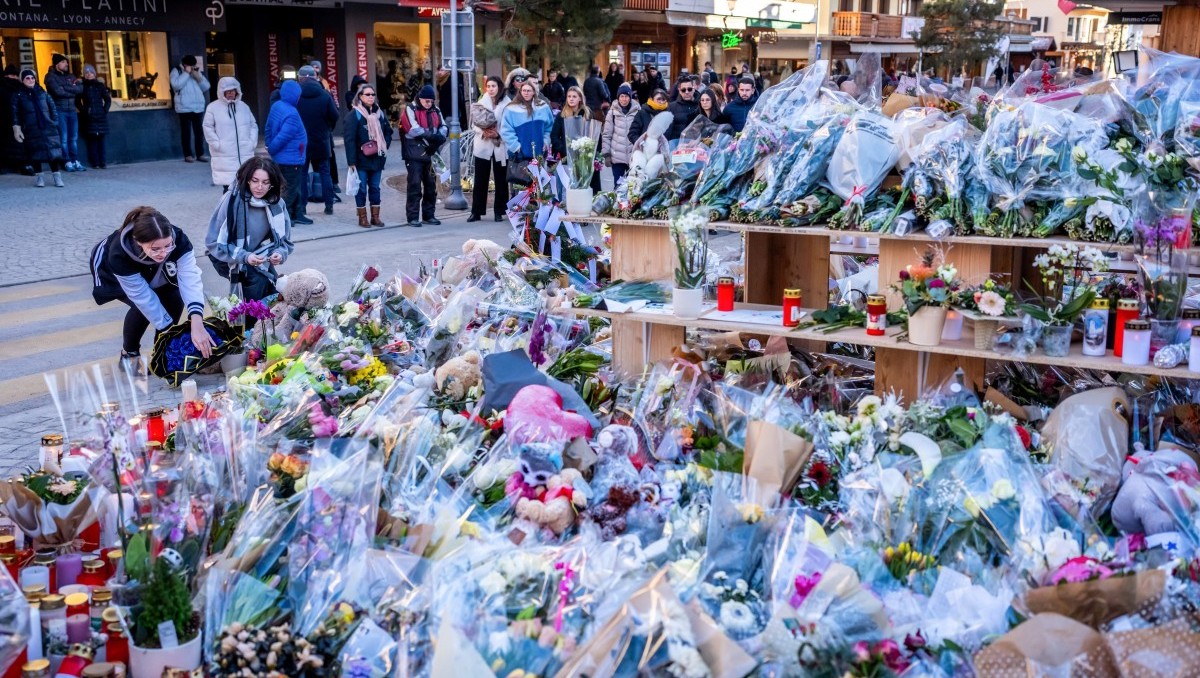 Familiares y sobrevivientes celebraron una misa por los fallecidos. | AFP