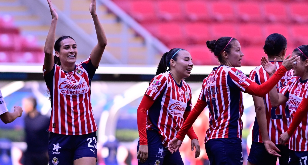 Jasmine Casarez se estrenó como goleadora rojiblanca al marcar el 2-0 (Foto: MexSport)