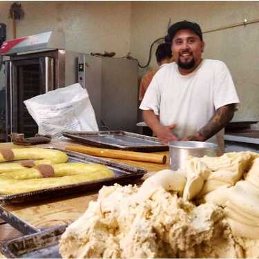 Pese al aumento del 20% en el azúcar, panaderías tradicionales de León como "Piletas" mantienen precios competitivos y generan empleos temporales.