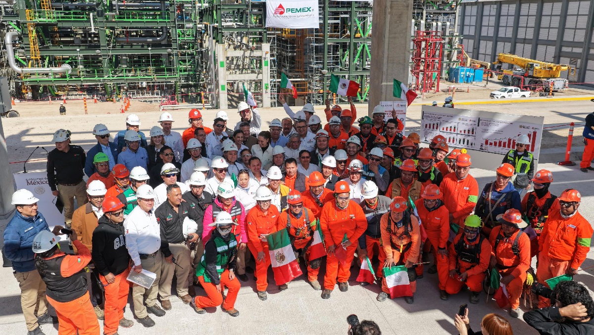 La Presidenta visitó la Refinería de Tula en su gira de fin de semana, y destacó la producción de Pemex. | @Claudiashein