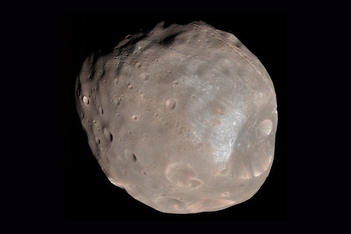 A principios de 2026, astronautas de la NASA y de la Agencia Espacial Canadiense volverán a viajar alrededor de la Luna y de vuelta. | NYT