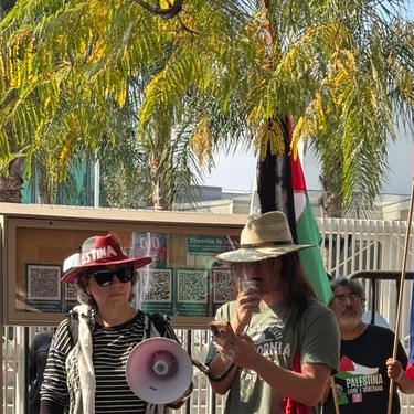 Este domingo, un grupo de alrededor de 80 personas, se manifestó de nueva cuenta frente al consulado estadunidense en Guadalajara