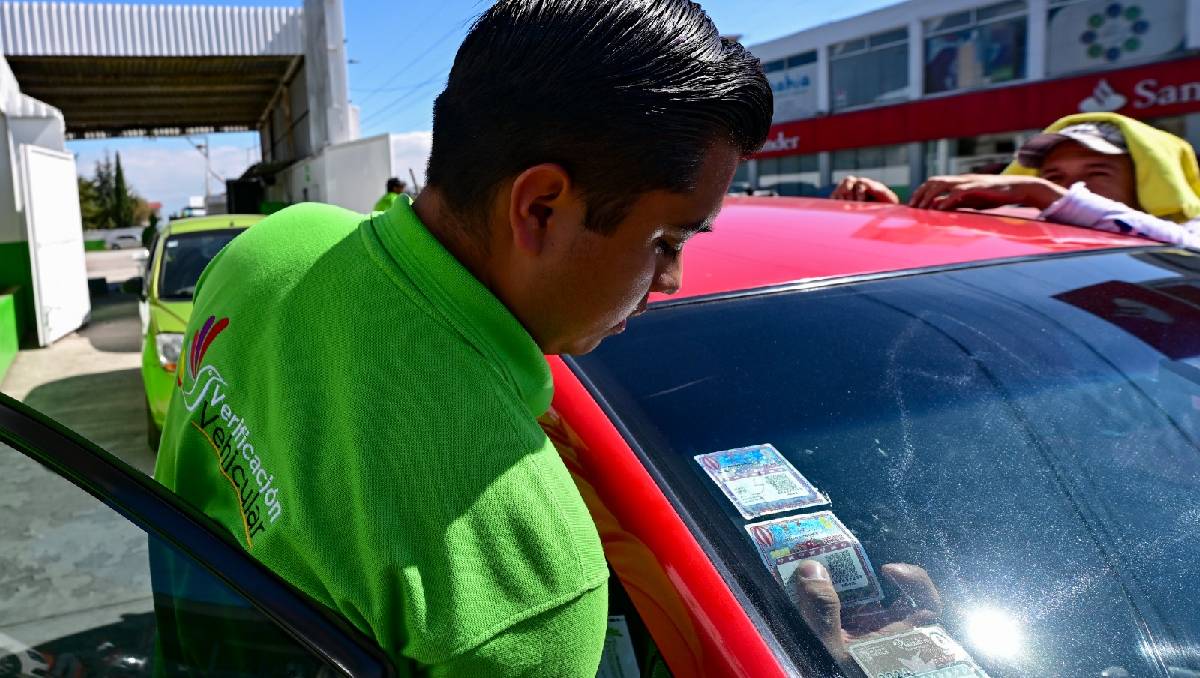 Realizar la verificación vehicular es necesario para circular en el valle de México, Toluca y Santiago Tinaguistenco. Foto: (Especial)