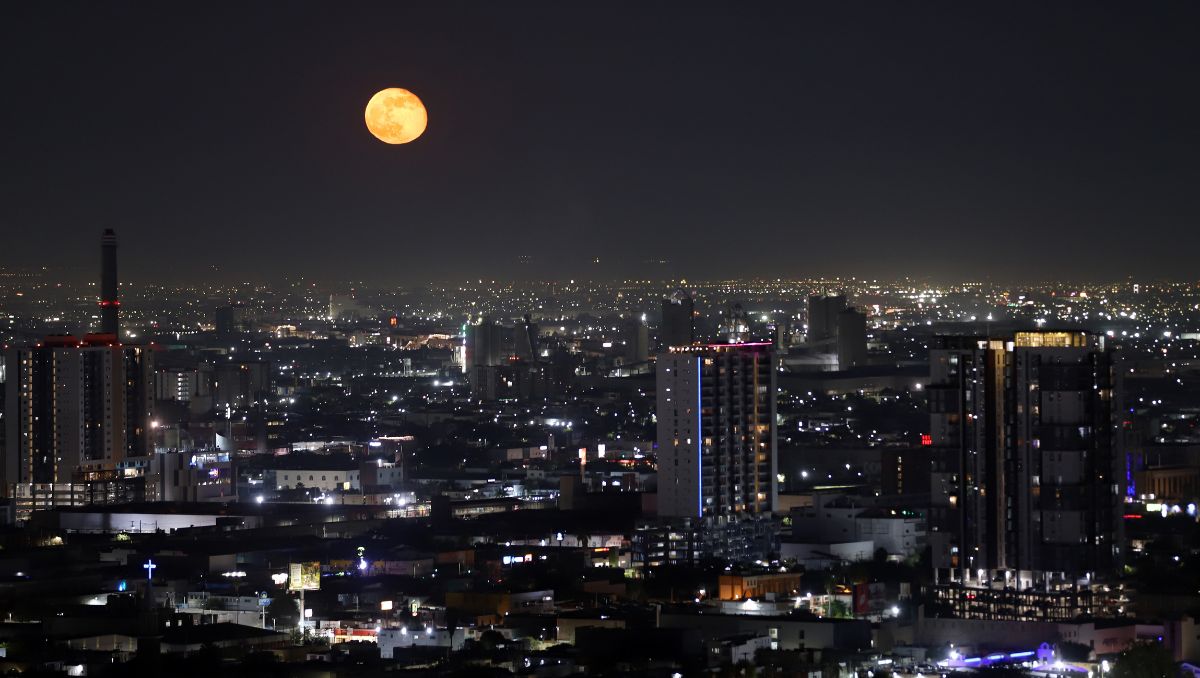 Por su cercanía con la Tierra, la Luna deslumbra a los astrónomos y a la población en general | Luis Guerra y Especial