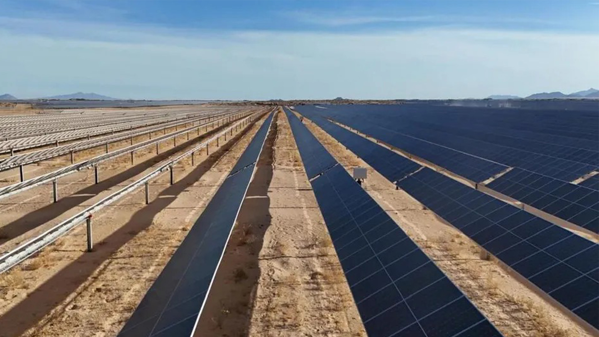Durazo impulsa energía solar para 250 mil hogares en Sonora