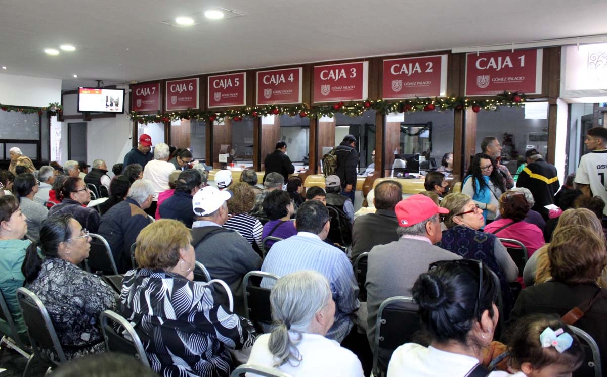 Pago del predial en Gómez Palacio. | Foto: Roberto Amaya