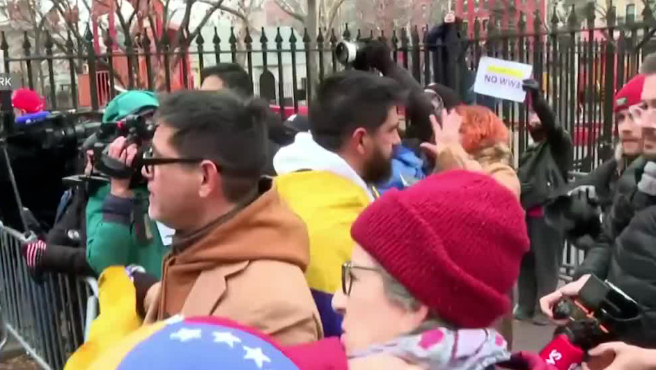 Protestas afuera del juzgado por comparecencia de Nicolás Maduro en Nueva York