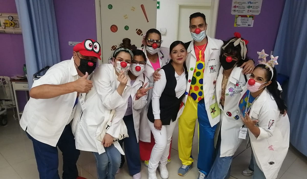 Algunhos de los integrantes de Médicos de la Risa. (cortesía)