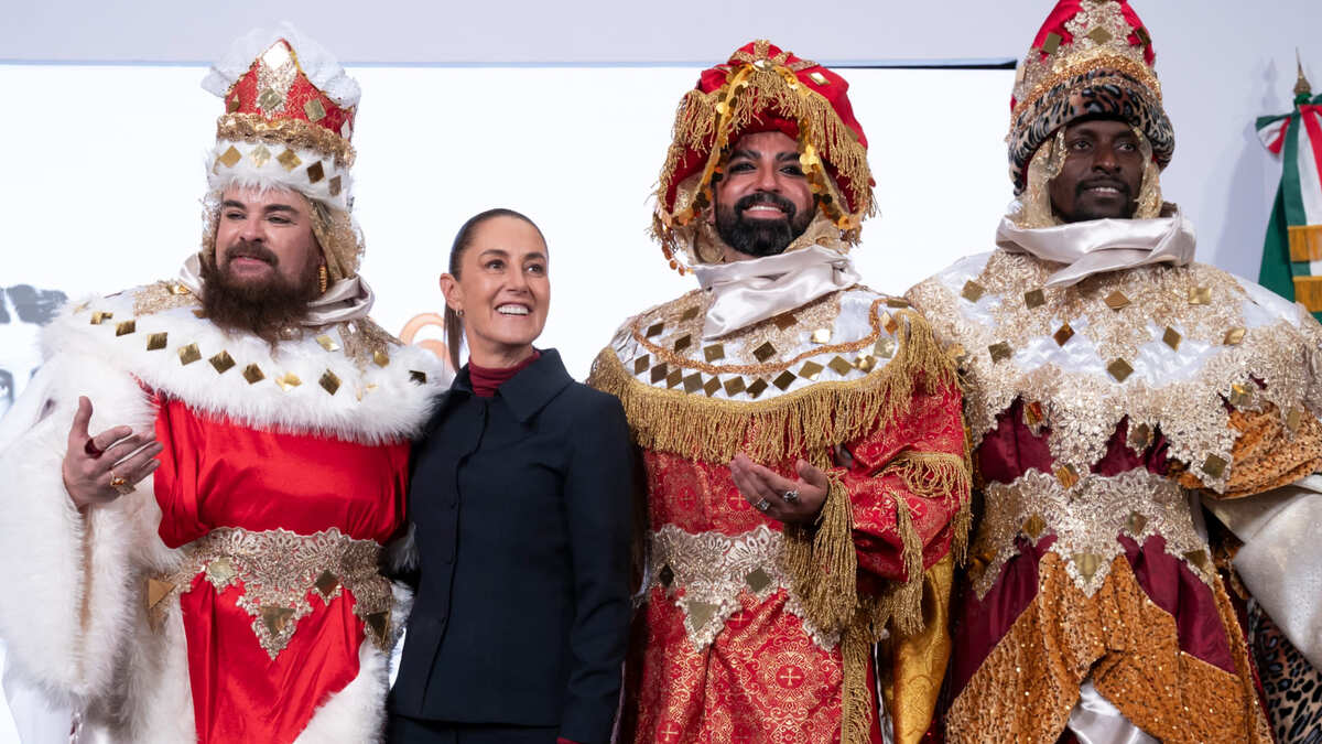 Claudia Sheinbaum lleva regalo de Reyes a La Mañanera | Presidencia