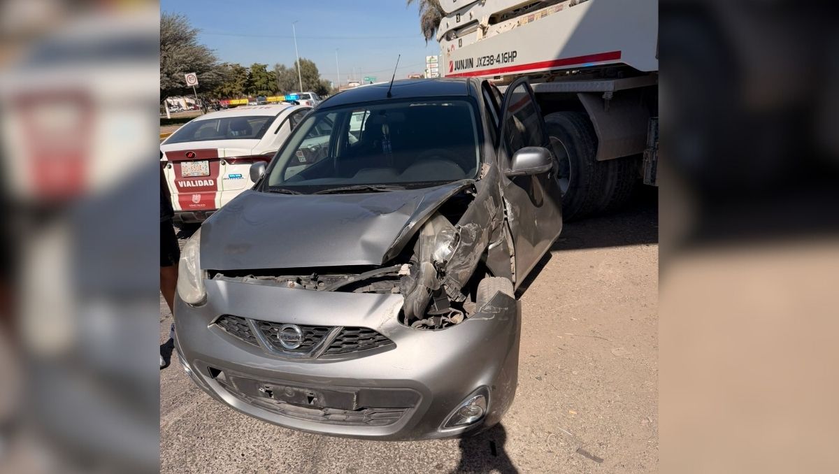 La conductora, Alejandra Elizabeth ingresó al Hospital General de Gómez Palacio, por contusiones en diferentes partes del cuerpo. | Especial