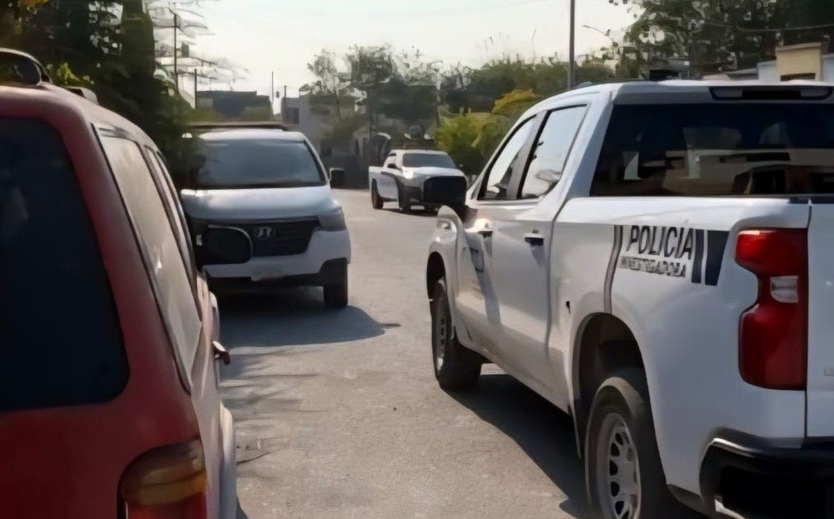 Una vez confirmada la muerte, el cuerpo de la niña fue trasladado por personal del Servicio Médico Forense. | Carolina Garza (Facebook)