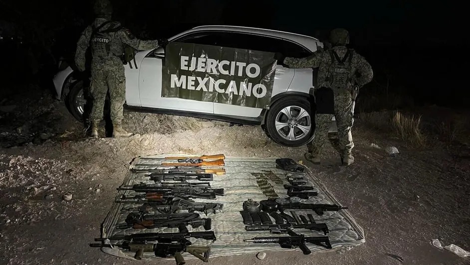 Ejército asegura vehículo robado y arsenal de alto poder en Navojoa