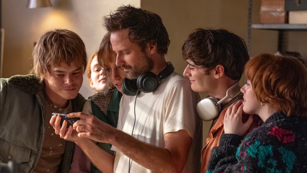 Parte del elenco detrás de cámaras |  Foto: Niko Tavernise