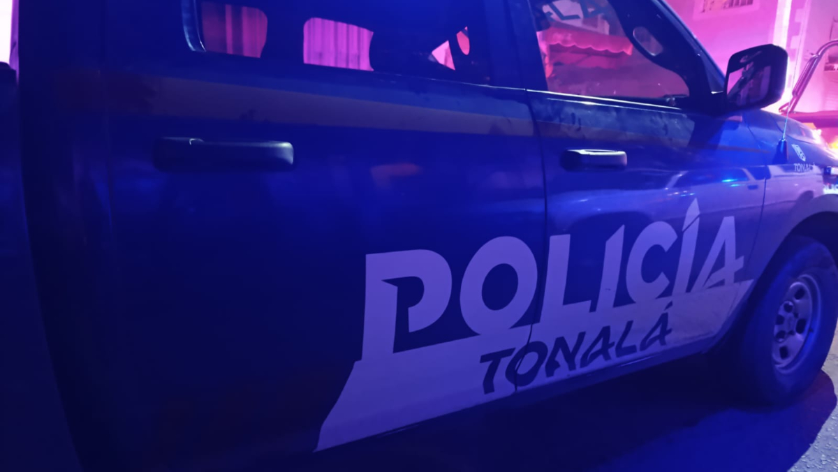 Policías de Tonalá arribaron al lugar para tomar conocimiento del hecho (Foto: Vicente Torres Alfaro)