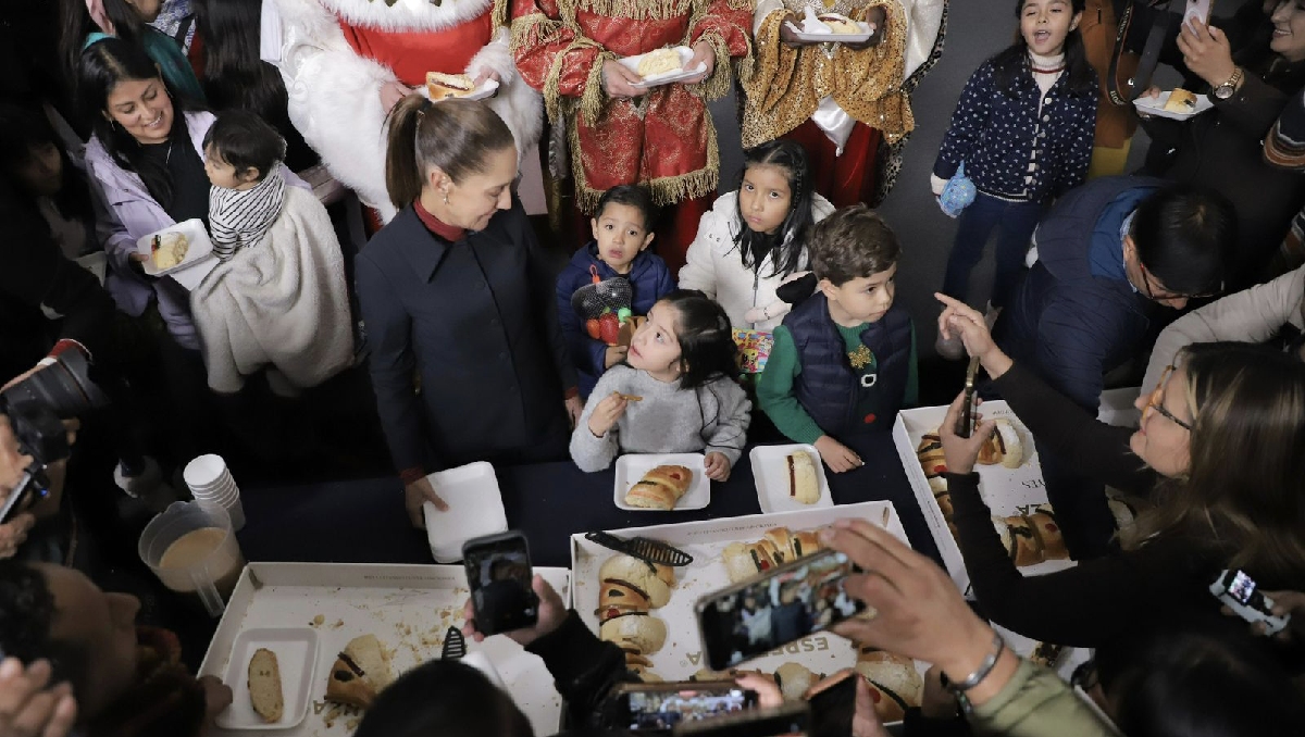 Además de partir rosca y entregar juguetes, la Presidenta respondió a las preguntas de los niños. | Ariel Ojeda