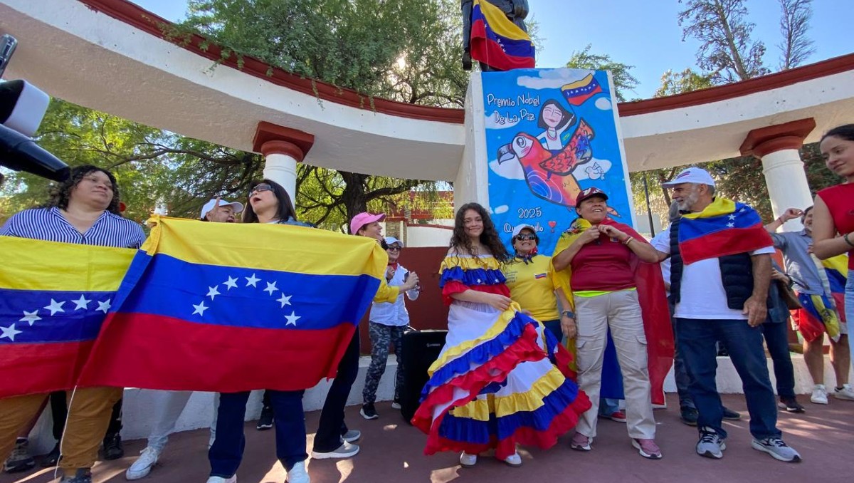 Muchos venezolanos están atentos a lo que ocurre tanto en su país como en los Estados Unidos. Foto: Roberto Alanís