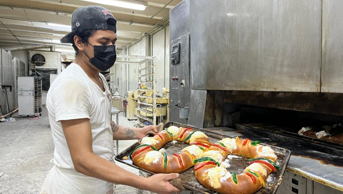 Venta de rosca de reyes en aumento en Tampico. (Erik Saldaña)
