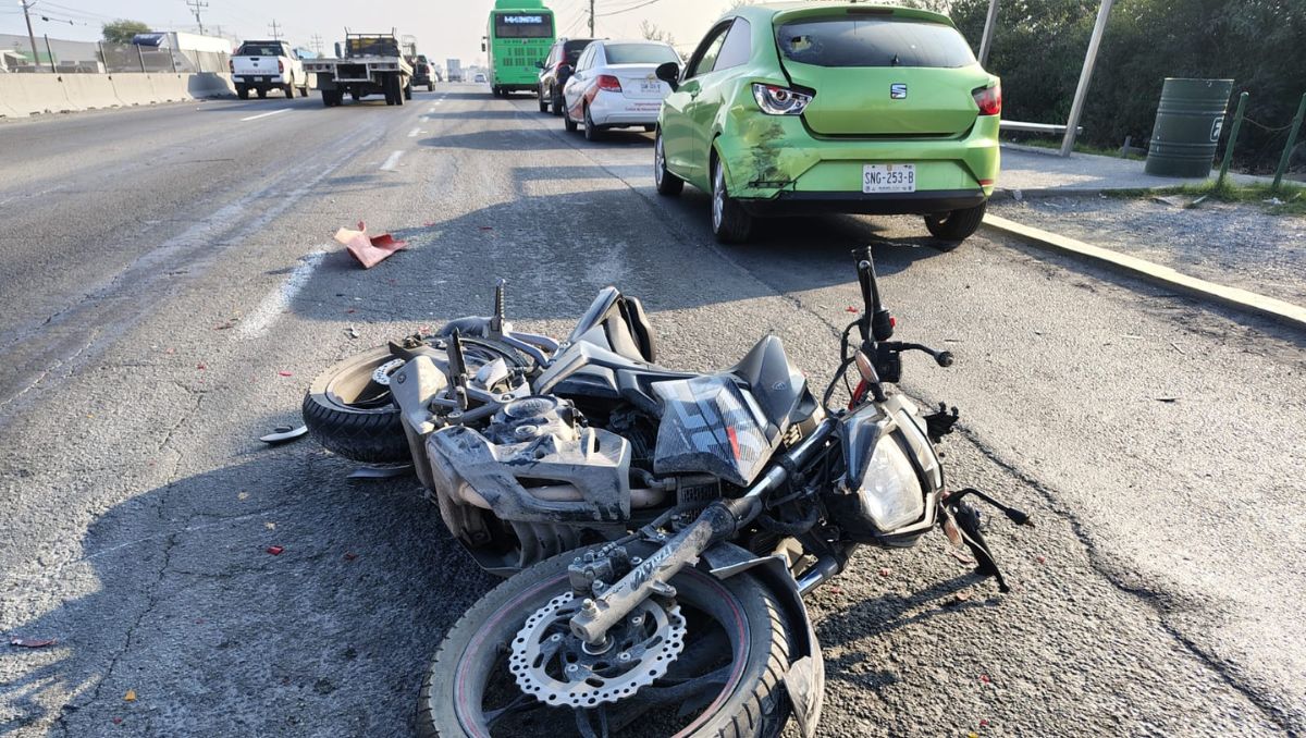 El accidente movilizó a cuerpos de auxilio en Apodaca | Agustín Martínez