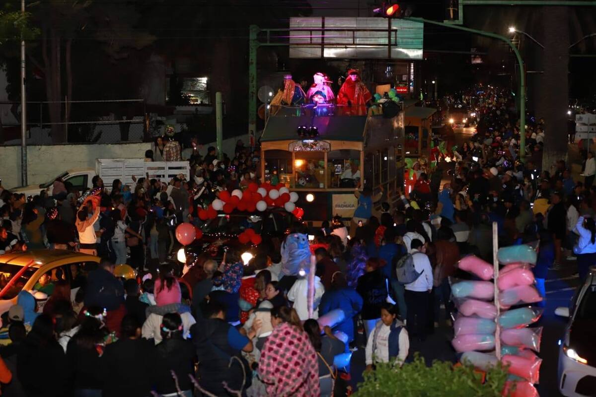Más de 50 mil asistentes y 450 artistas participan en Cabalgata de Reyes en Pachuca. (Jorge Sánchez)