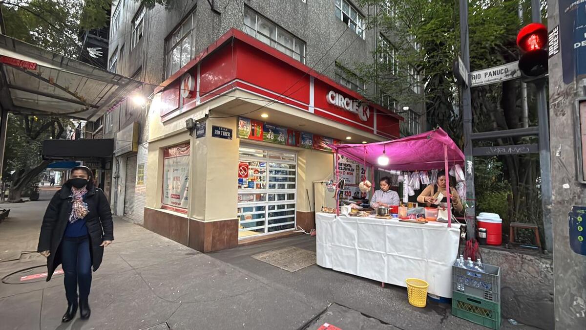 Roban tienda de conveniencia ubicada debajo de un cámara del C5 | Liset González