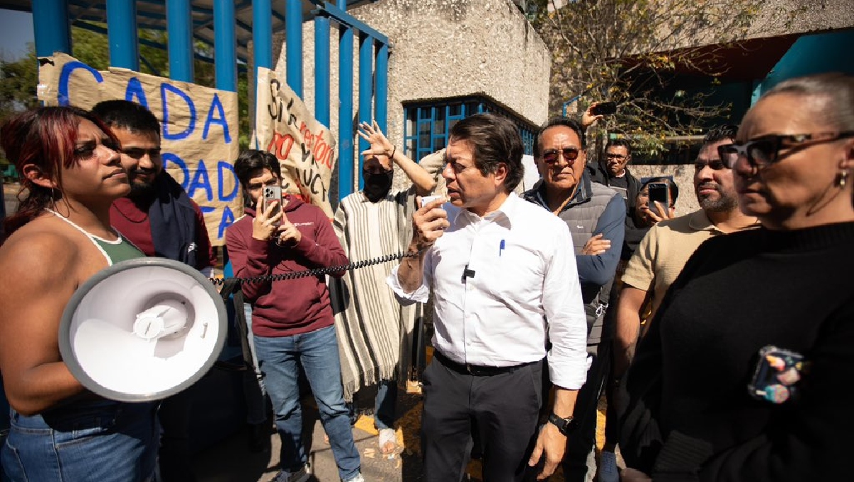 El secretario de Educación, Mario Delgado, acudió a la UPN para dialogar con los estudiantes. | @mario_delgado