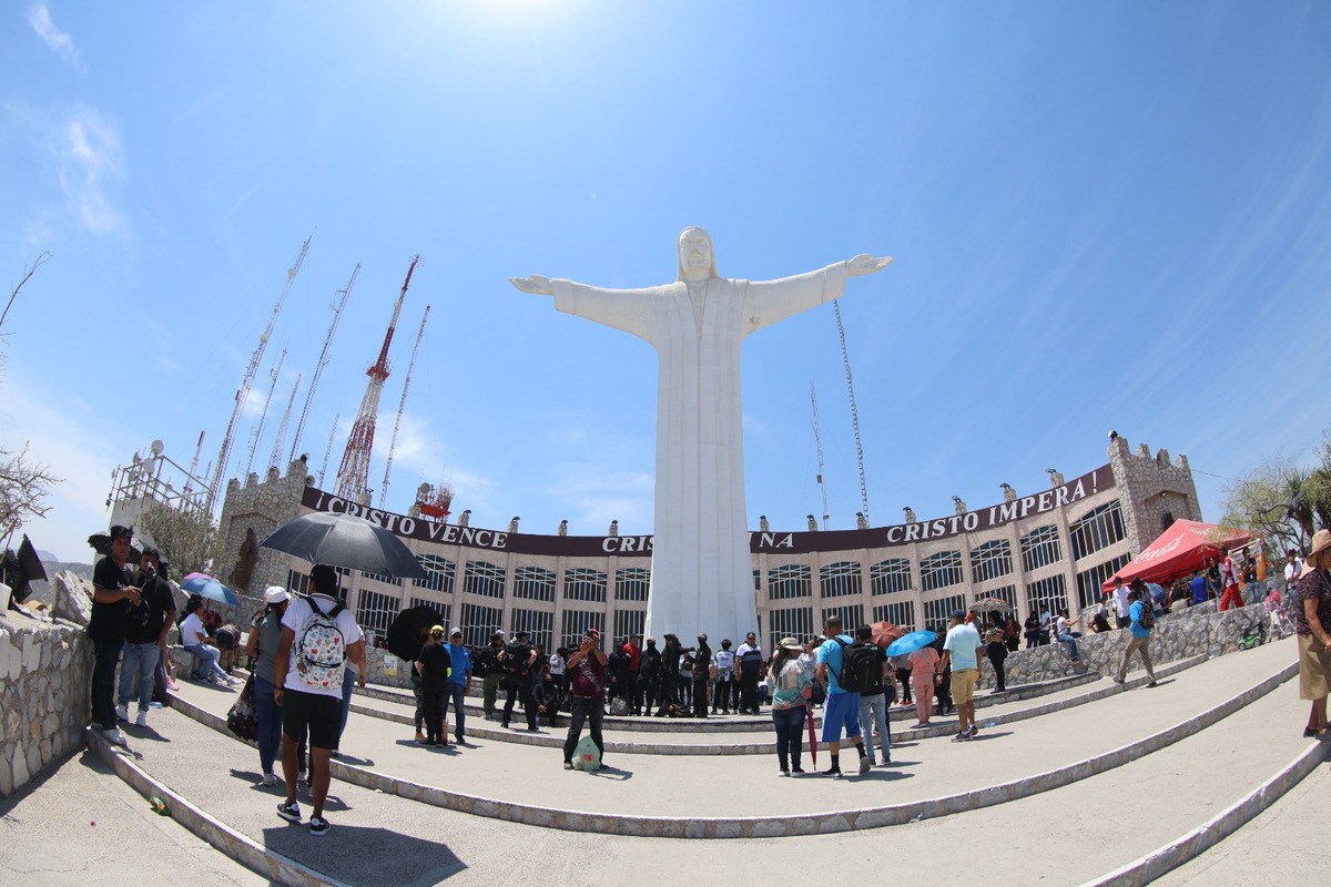 En Torreón, el  gigante Cristo de las Noas va por su restauración.| Verónica Rivera.