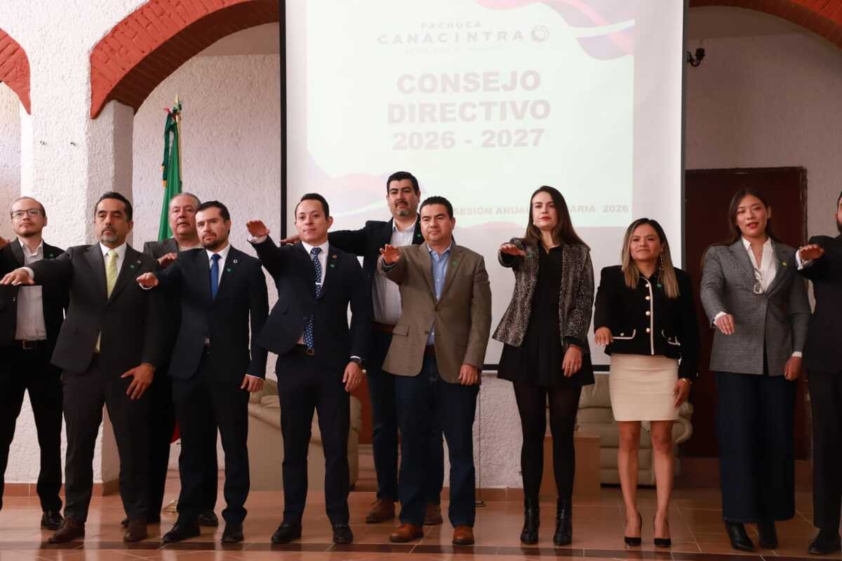Antonio García toma protesta como presidente de Canacintra Pachuca. (Jorge Sánchez)
