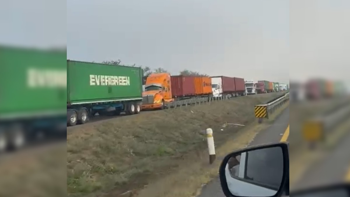 Autopista a Colima se encuentra cerrada en Jalisco (Raul Aguilar Lares)