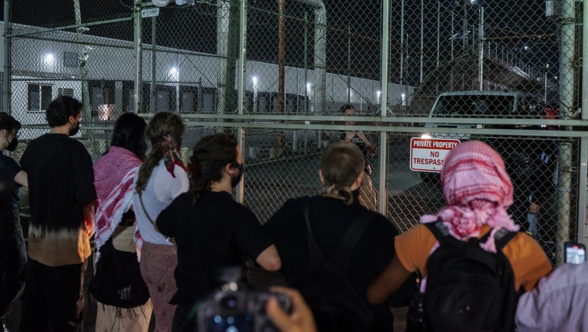 En centros de detención migratoria en Arizona hay connacionales que cumplen medio año detenidos. (Milenio)