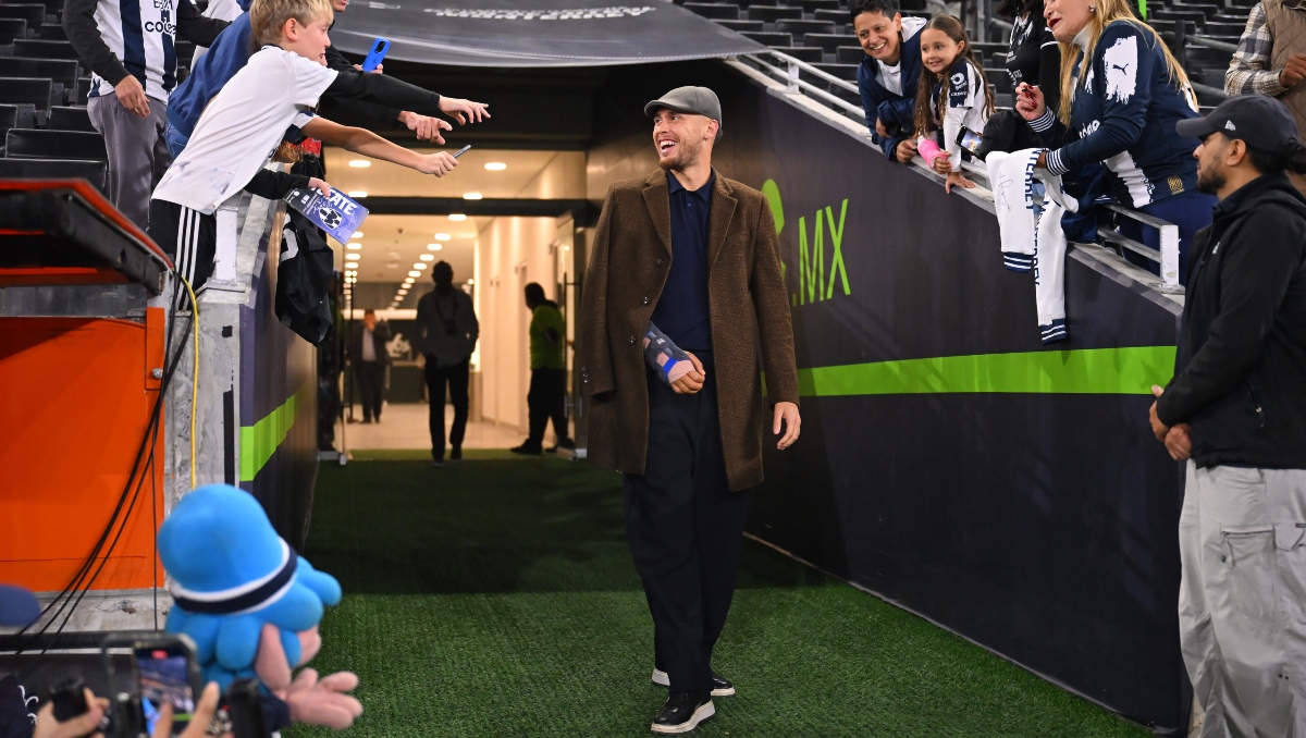 Lucas Ocampos regresa a entrenar al parejo del grupo con Rayados (Imago7)