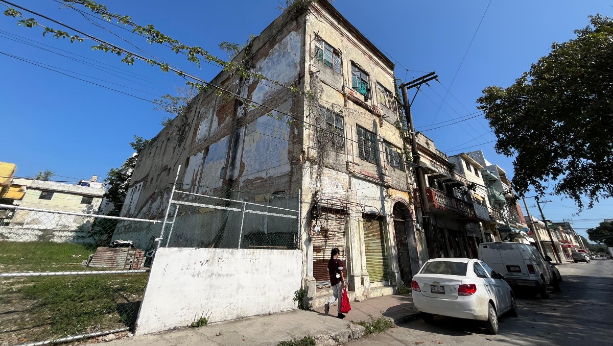 Revisión de riesgos en los edificios de Tampico. (Yazmín Sánchez)