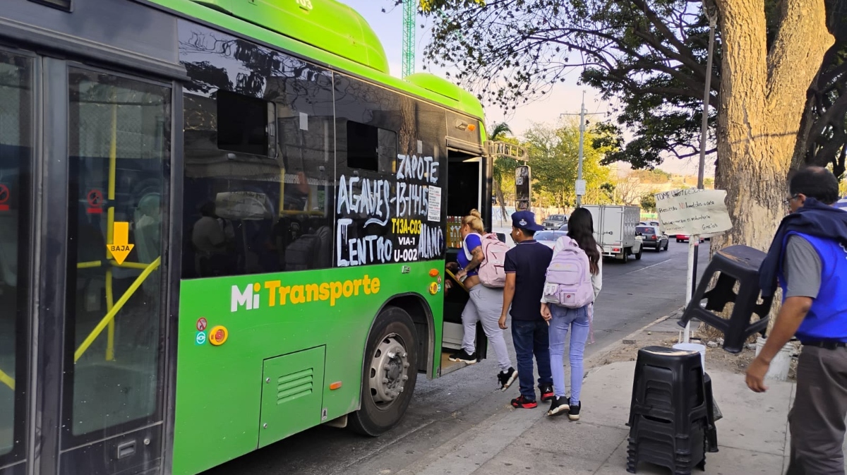 El aumento en la tarifa es un golpe a la economía de miles de familias tapatías (Foto: Gloria Reza)