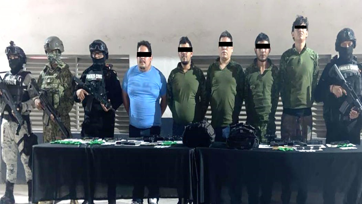 Autoridades detuvieron a cinco personas y resguardaron armas de fuego en Nuevo León. | Foto: Especial