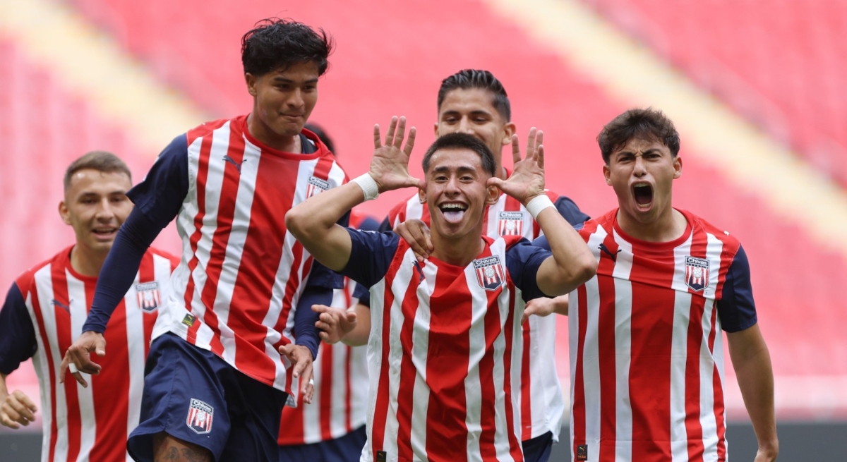 Los canteranos del Guadalajara empujan para ganarse un lugar en el once de Milito (Foto: Cortesía)