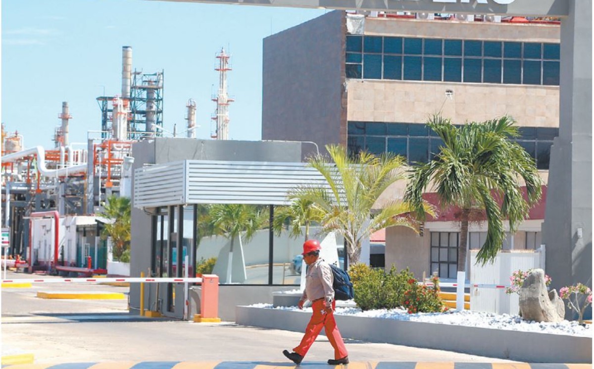 El centro refinador mantiene adeudos con proveedores.| Yazmín Sánchez