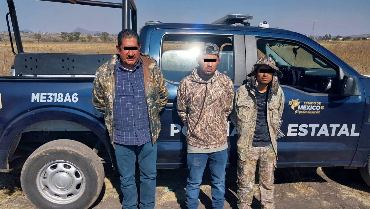 Los elementos ubicaron a tres individuos que portaban rifles y vestían ropa oscura y camuflajeada. Especial