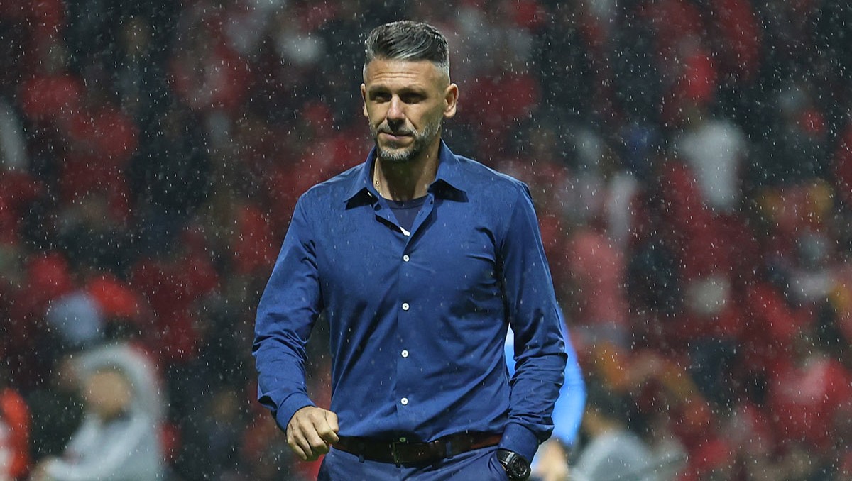 Martín Demichelis y su familia estuvieron a punto de ser arrastrados por una ola en una playa en Uruguay (Imago7)