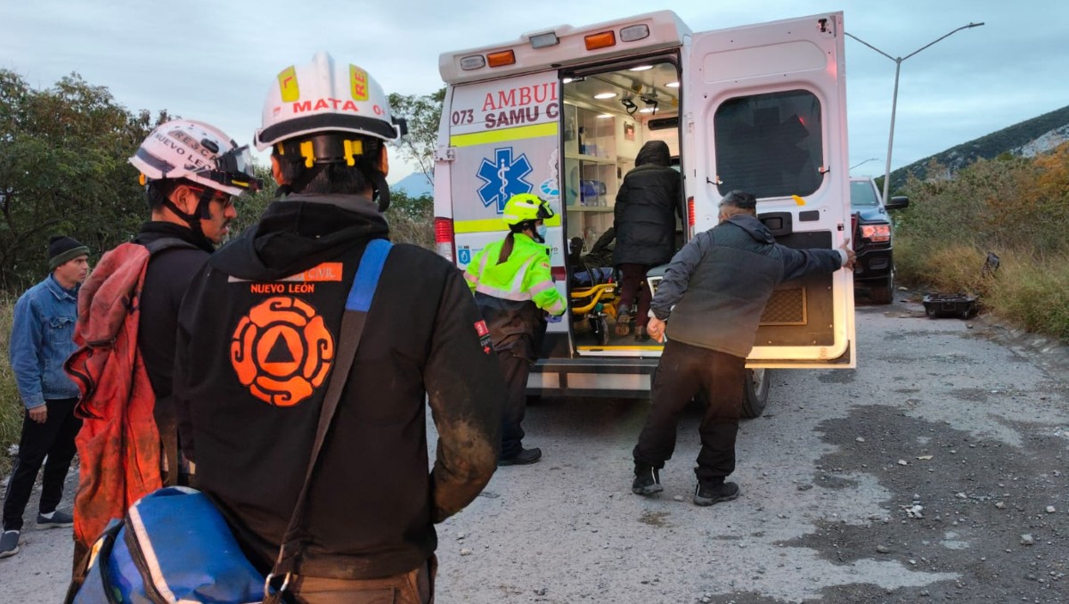 Danao Gaytán, de 51 años de edad, presentaba una probable fractura en una de sus piernas. Foto: Especial