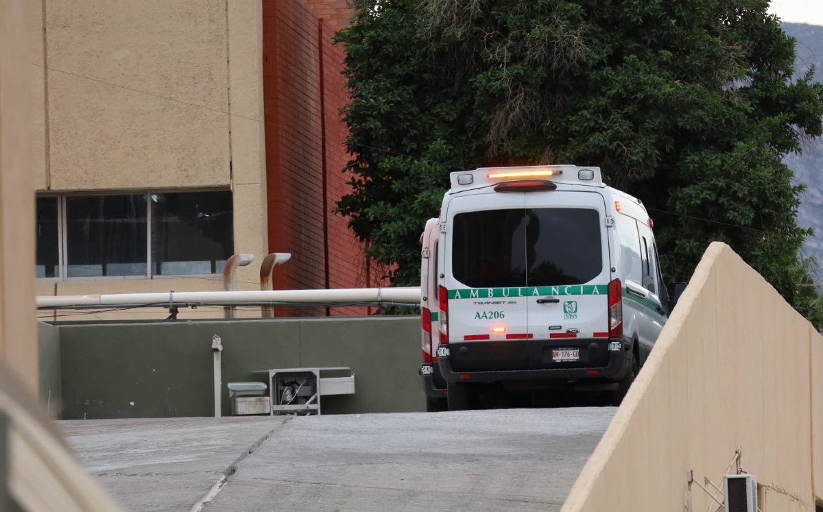 El hombre recibe atención médica en la clínica 71 del IMSS. l Especial
