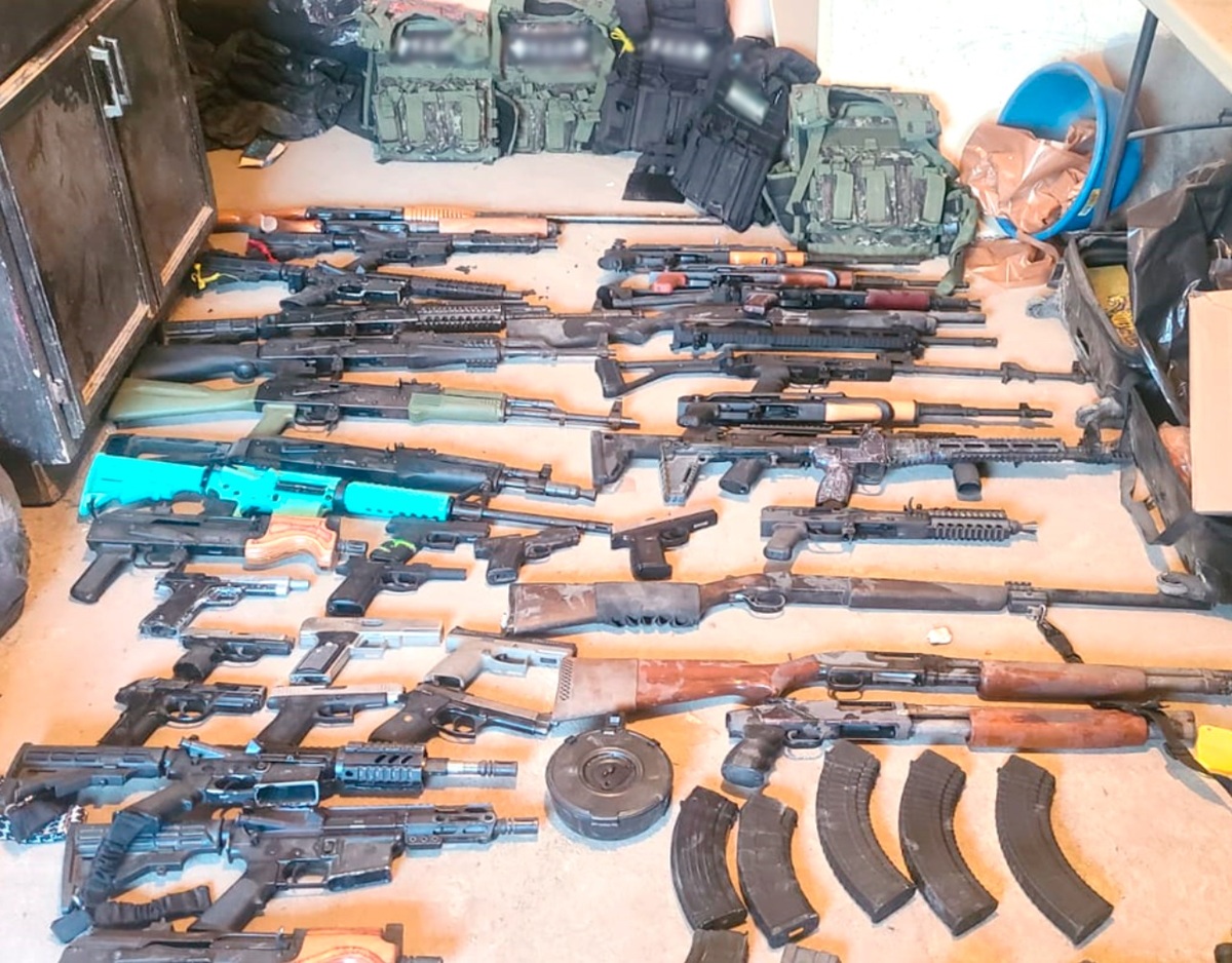 Aseguran 10 mil cartuchos, 7 chalecos antibalas y 34 armas en Tijuana