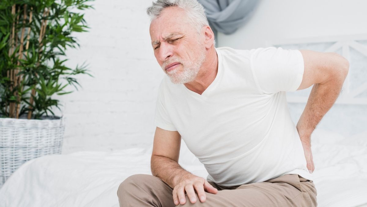 El dolor de espalda es u malestar que puede tener consecuencias a largo plazo y afecta la calidad de vida en general | Freepick