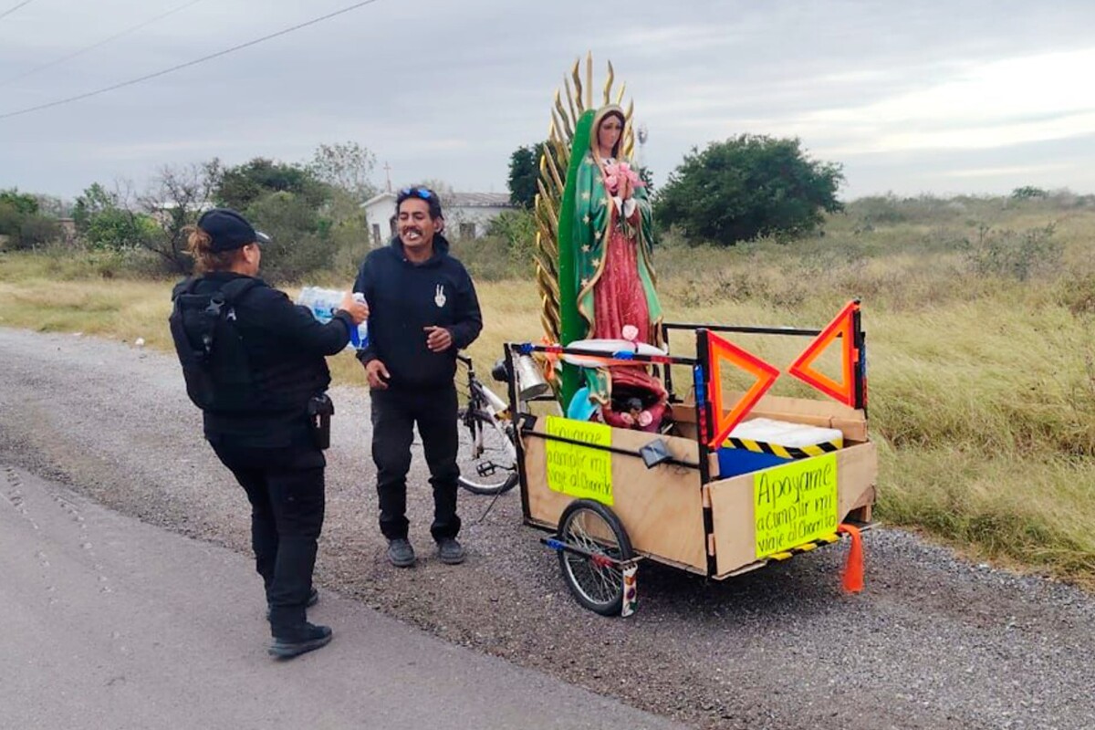 Hombre cumple manda a la virgen de Guadalupe en triciclo en Tamaulipas