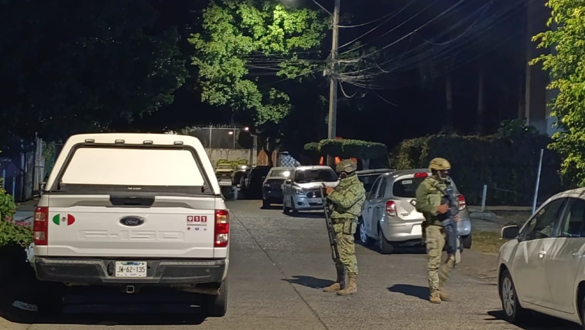 Autoridades resguardan edificio de departamentos en Zapopan tras hallazgo de mujer muerta (Vicente Torres Alfaro)